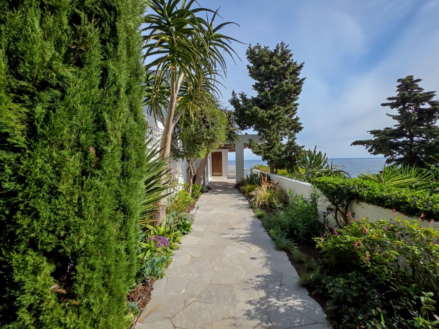 To Let 7 Bedroom Property for Rent in Bantry Bay Western Cape